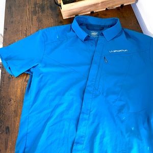 Men’s La Sportiva button snap short sleeve shirt, size small.